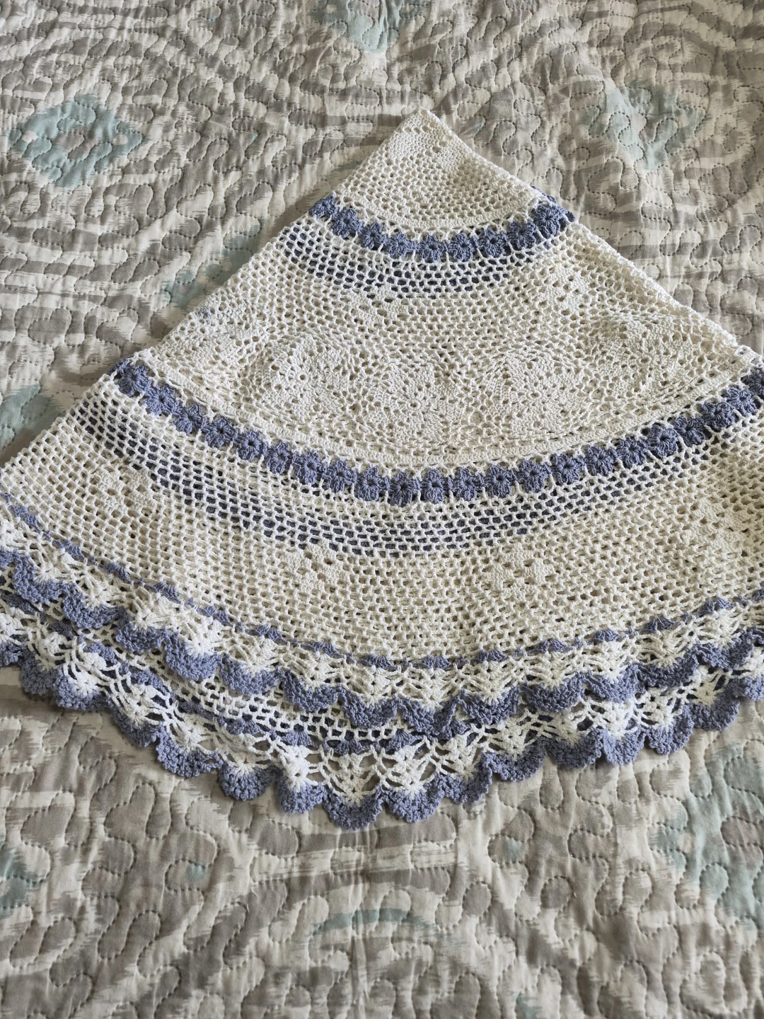 Beautiful Vintage Handmade Crocheted 42" Round Tablecloth