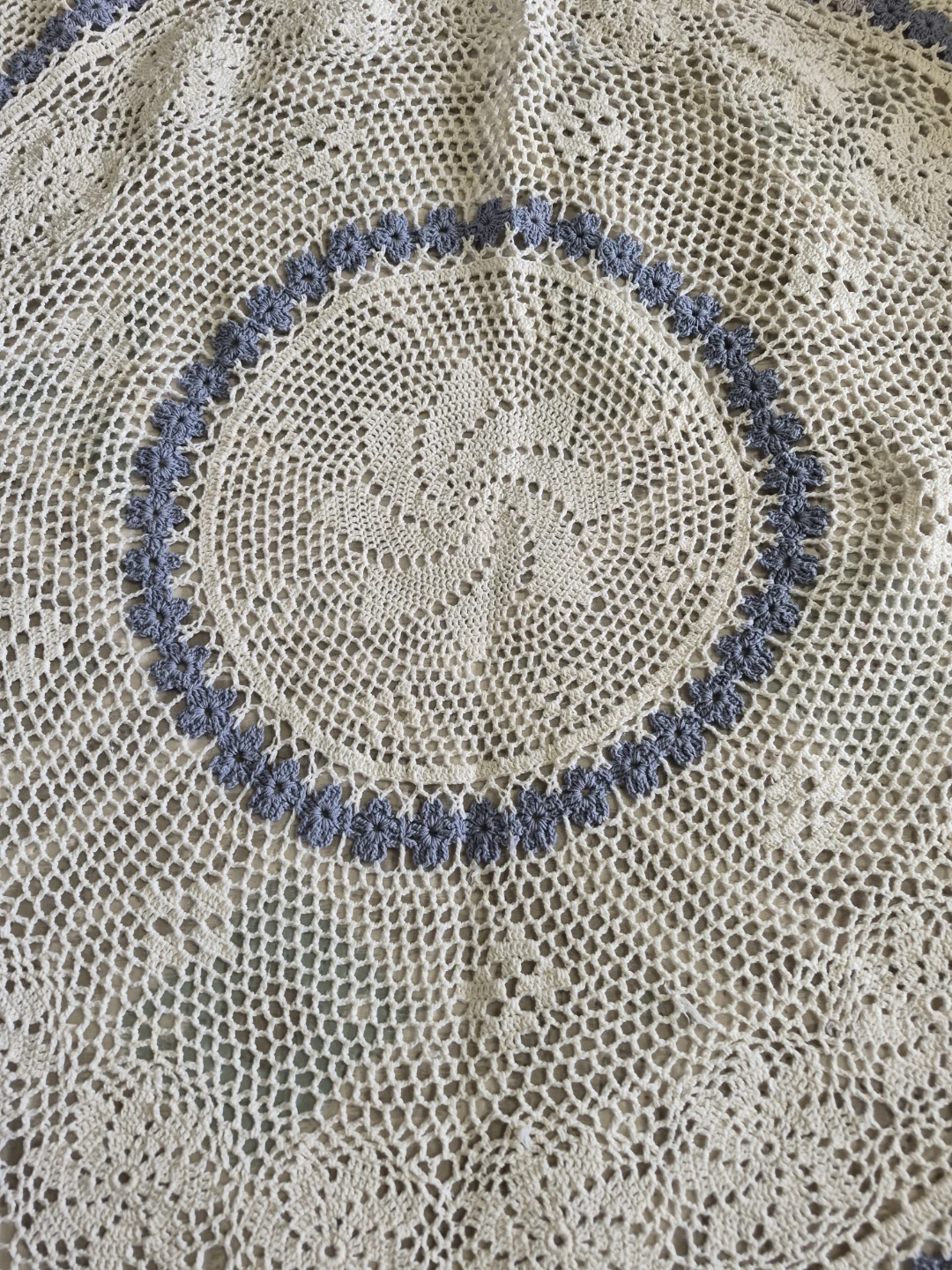 Beautiful Vintage Handmade Crocheted 42" Round Tablecloth - photo 5