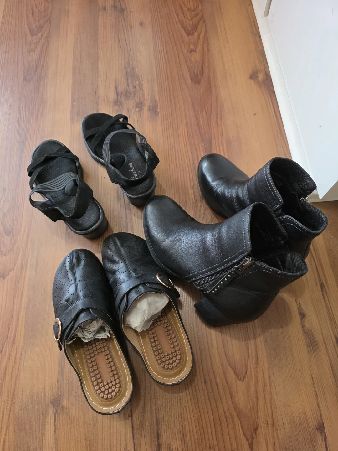 Lot of Women's Black Shoes (Boots, Sandals, Mules) - photo 2