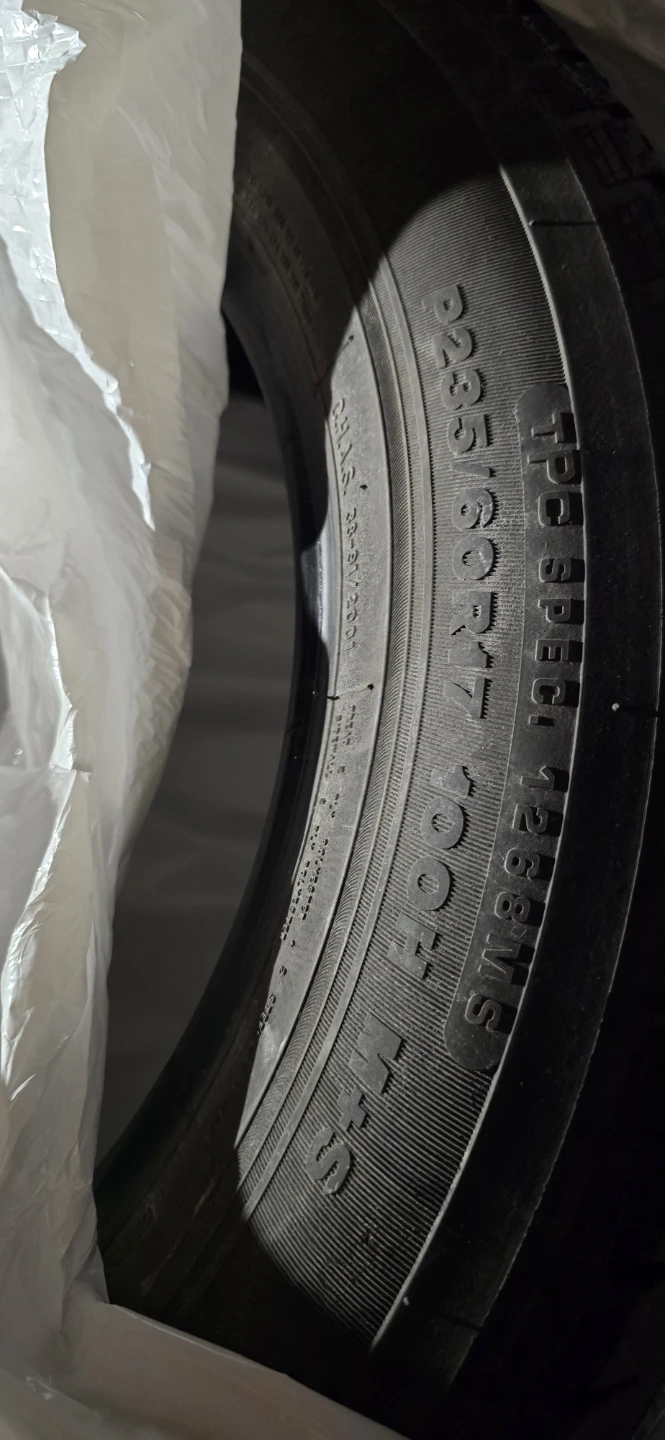 Free, 4 tires, Low Threads P235/60R17 100T - photo 4