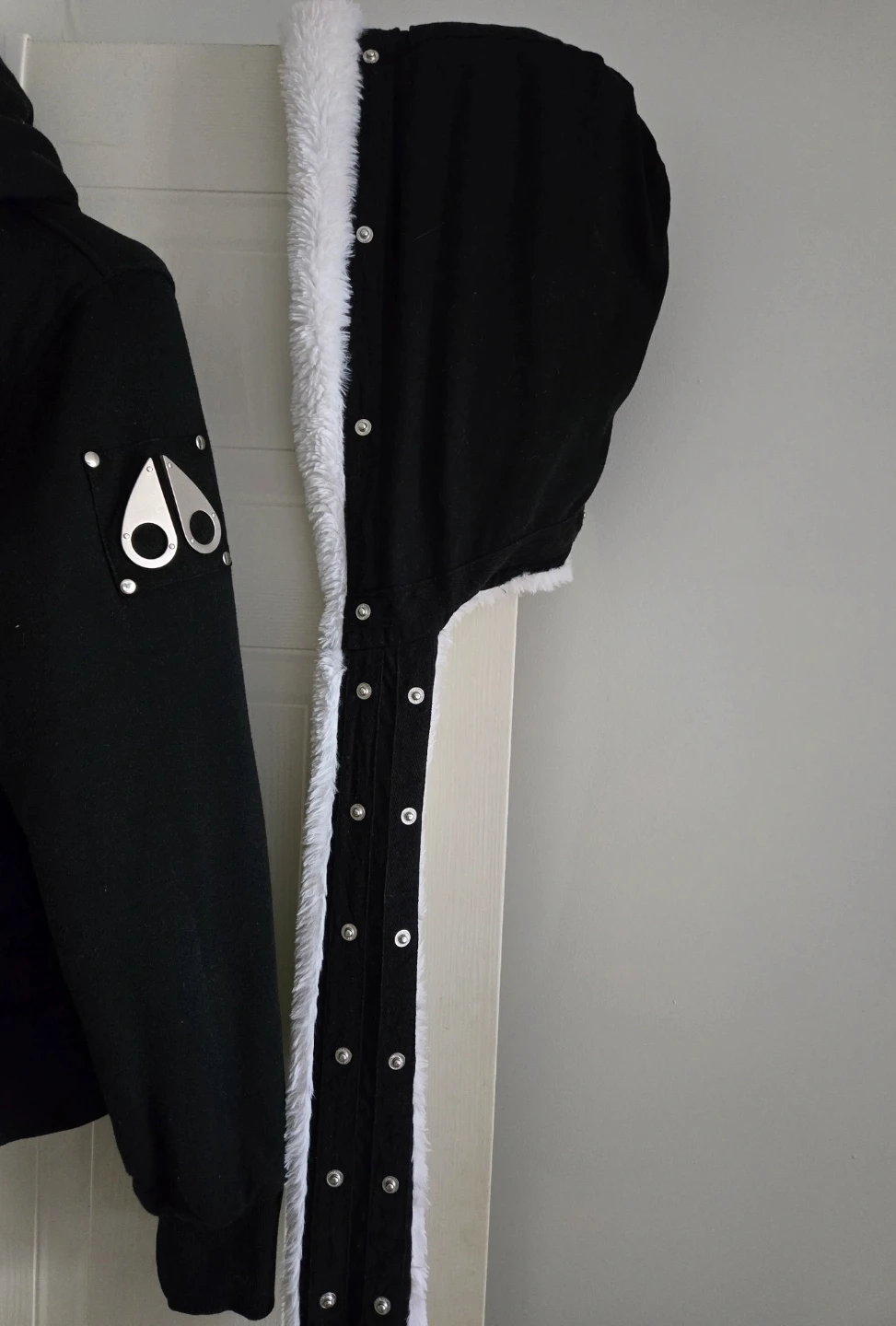 Moose Knuckles Unisex Black Hoodie with White Faux Fur - photo 3