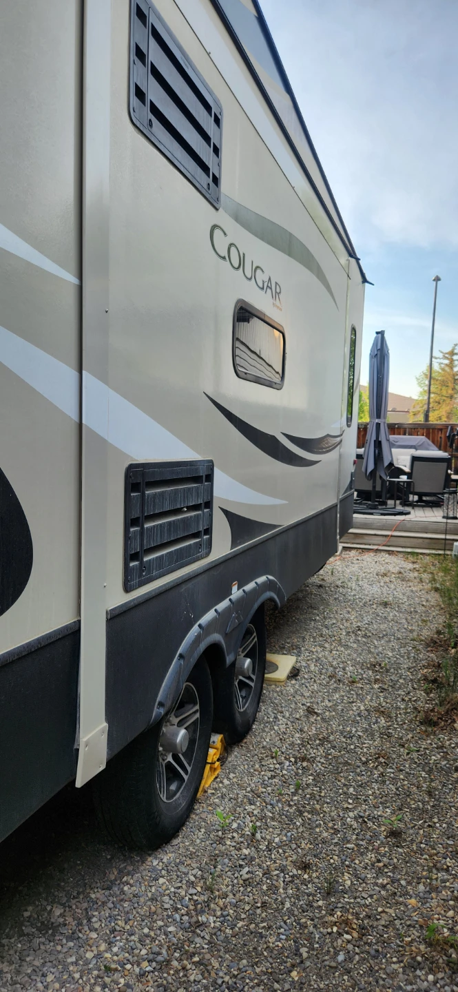 Keystone Cougar Fifth Wheel RV
