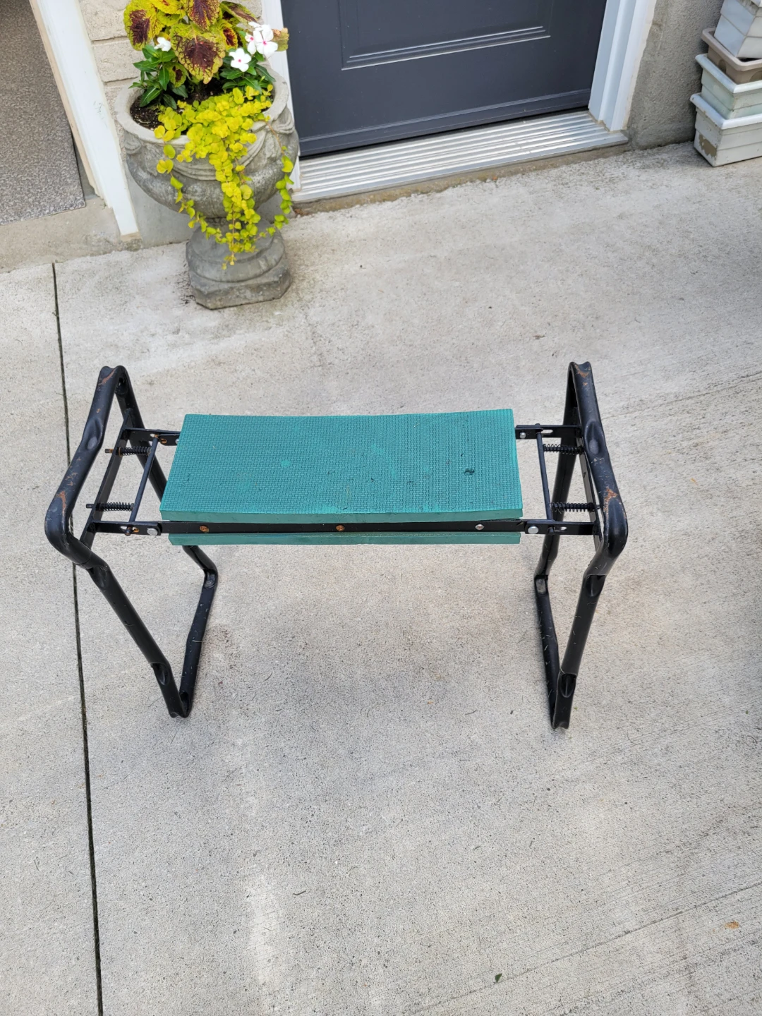 Garden kneeler