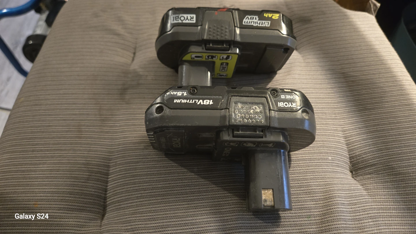 2 Ryobi 18V ONE+ Lithium-Ion Batteries (2.0Ah & 1.5Ah) - photo 3