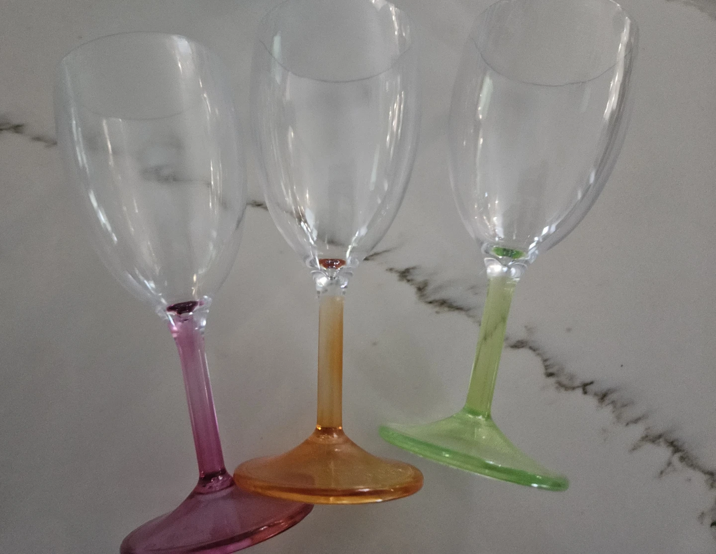 Set of 3 Coloured Stem Wine Glasses ⚽️