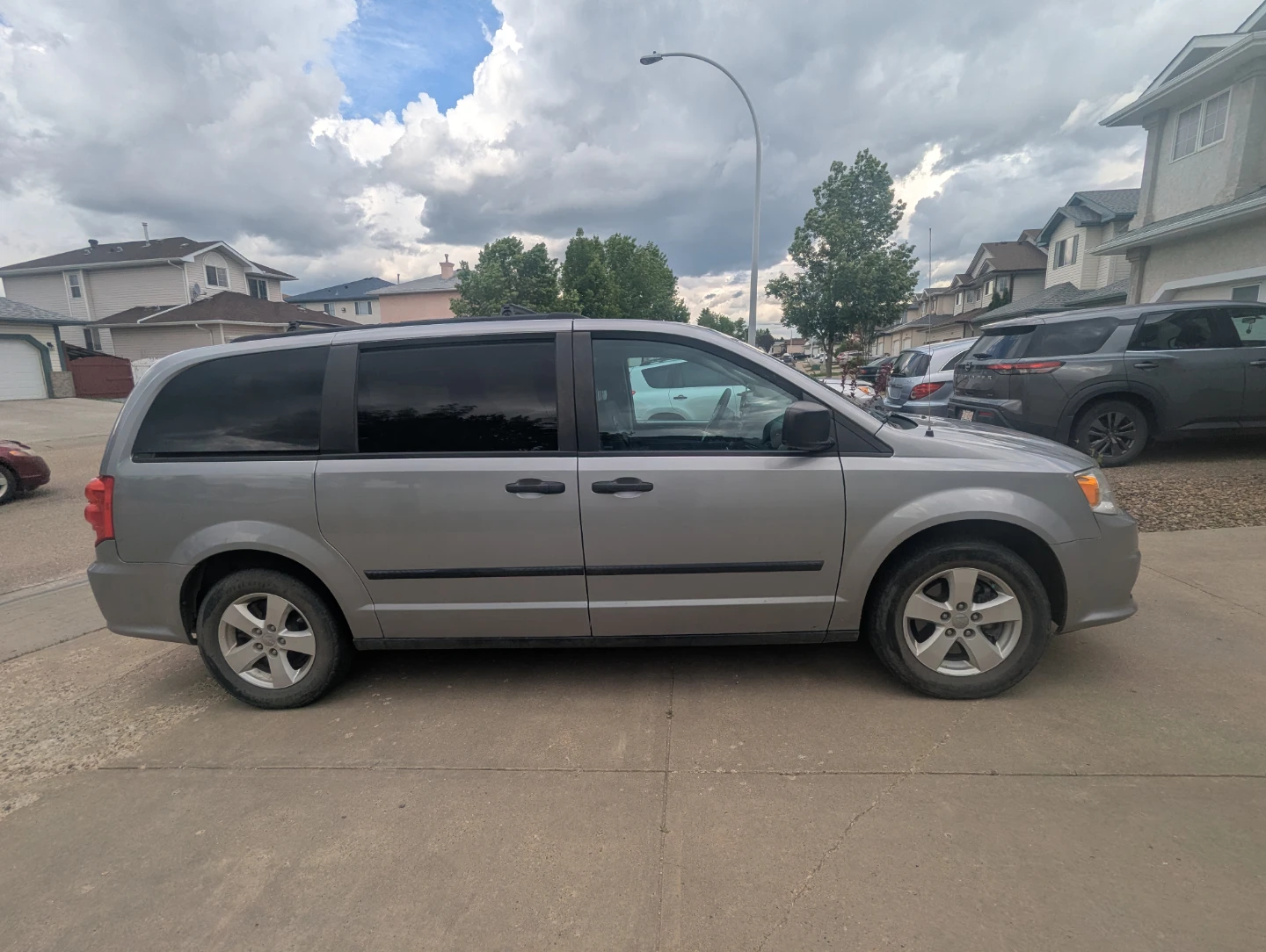 2017 Dodge Grand Caravan SXT FWD - photo 2