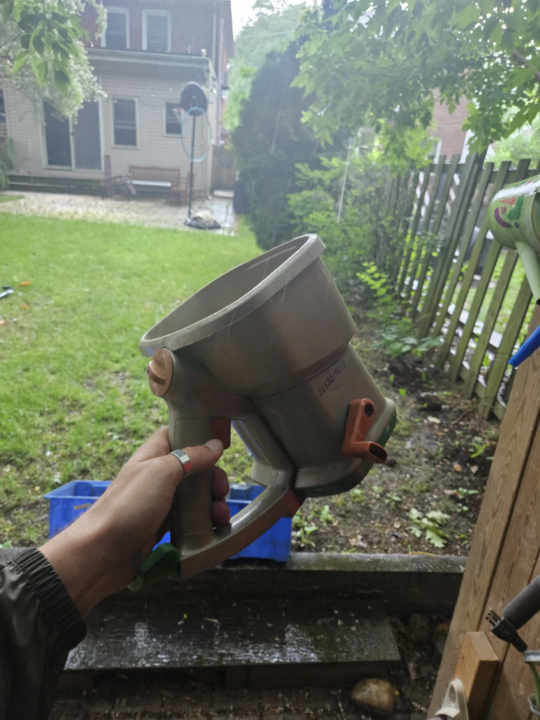 Scotts Handheld Spreader - photo 3