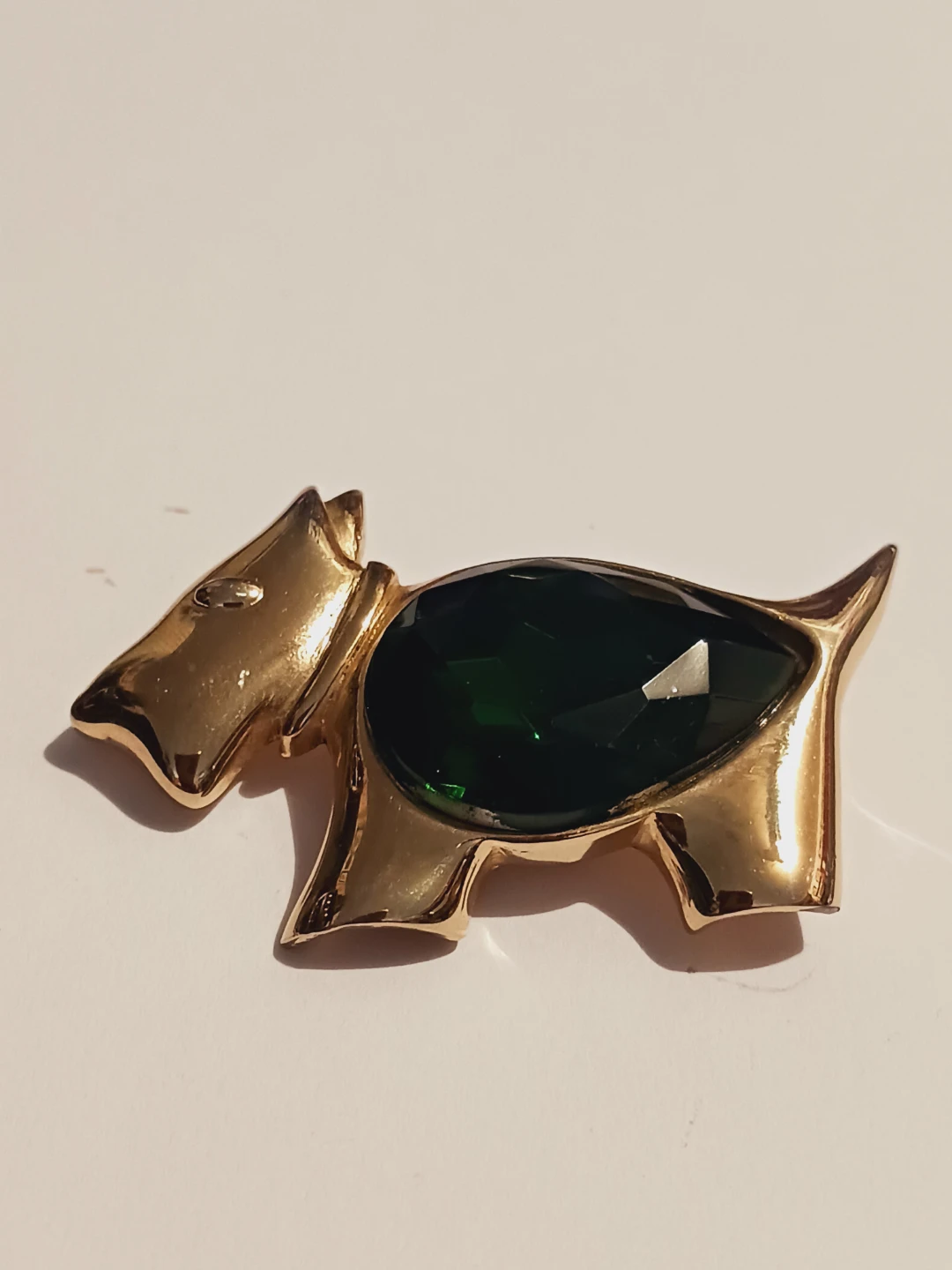 Gorgeous Scottie Dog Brooch with Green Gemstone