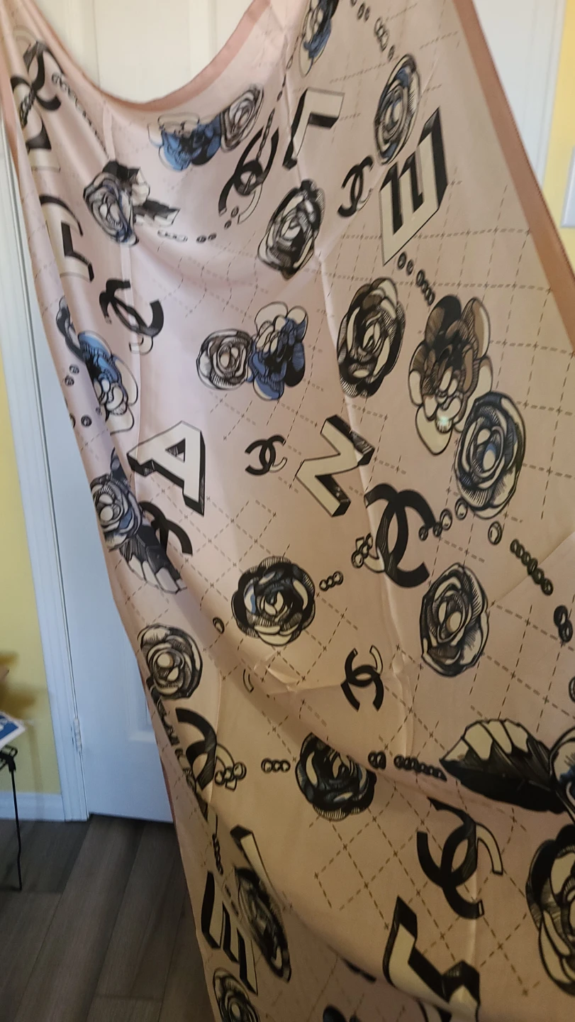 l Silk Scarves - photo 2