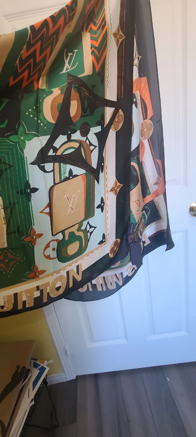 l Silk Scarves - photo 5