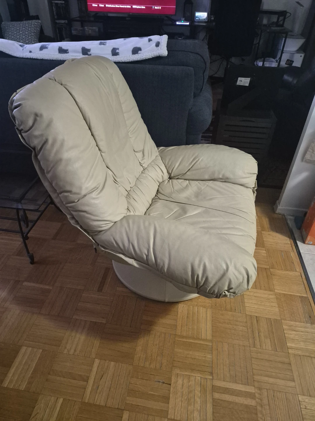 Faux leather swivel chair - photo 2