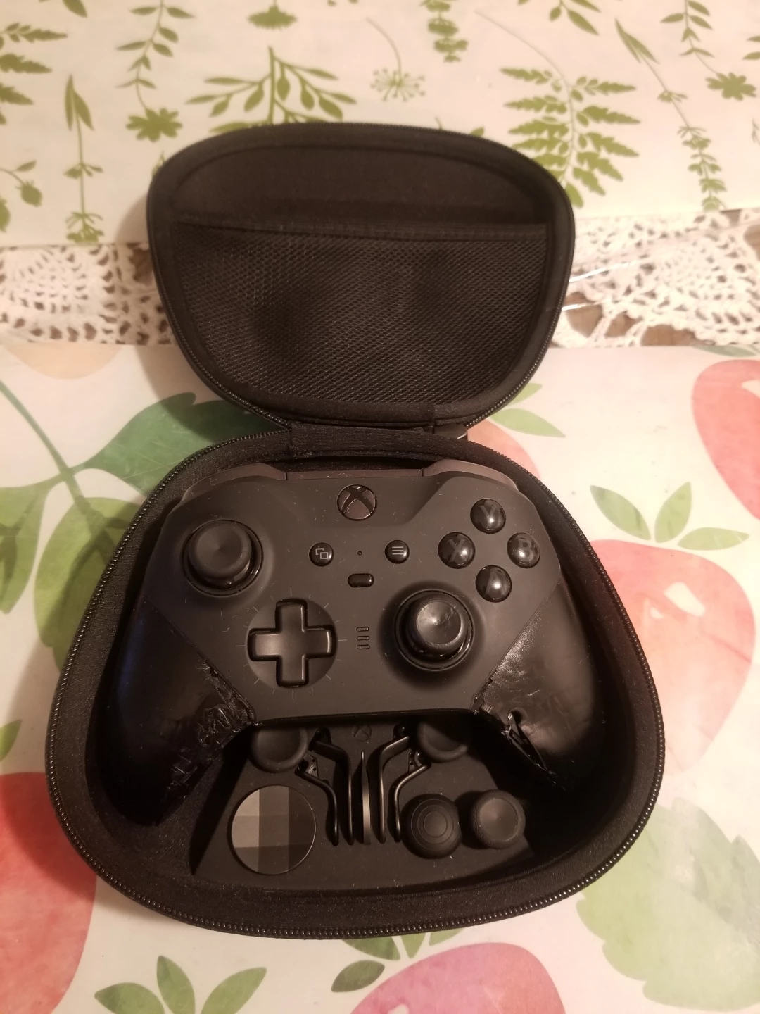 (Damaged) Xbox Elite Controller Series 2 with Case - photo 2