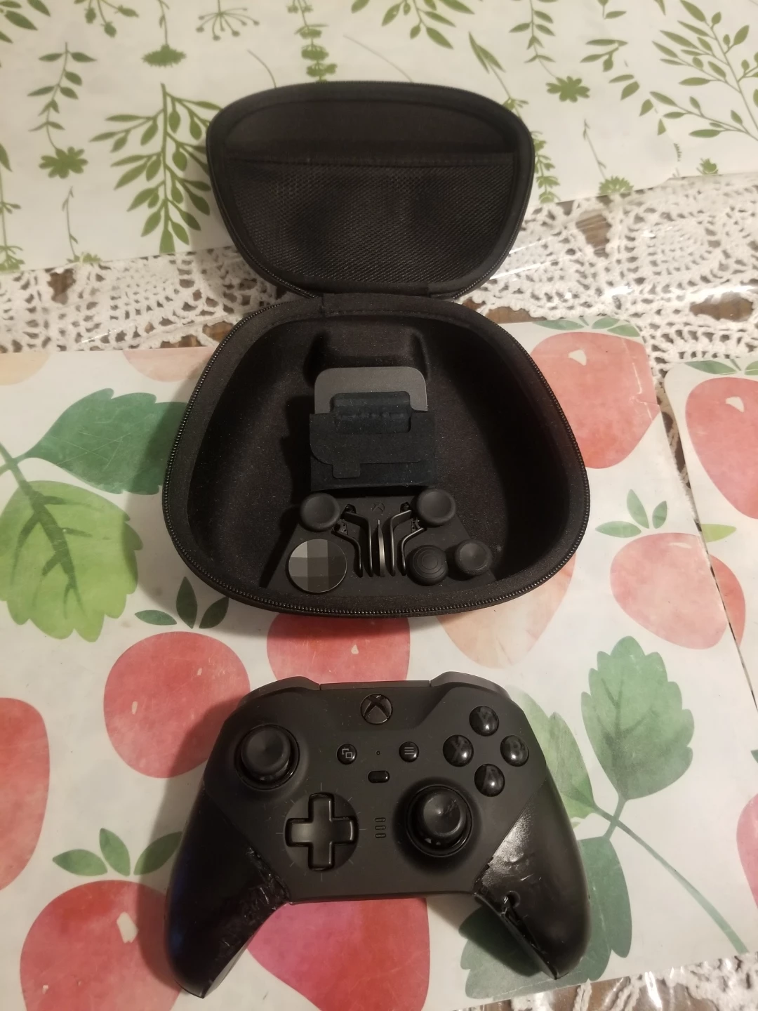 (Damaged) Xbox Elite Controller Series 2 with Case - photo 3