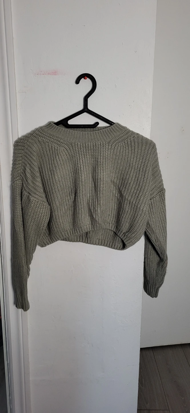 SHEIN Grey Acrylic Cropped Sweater⚽