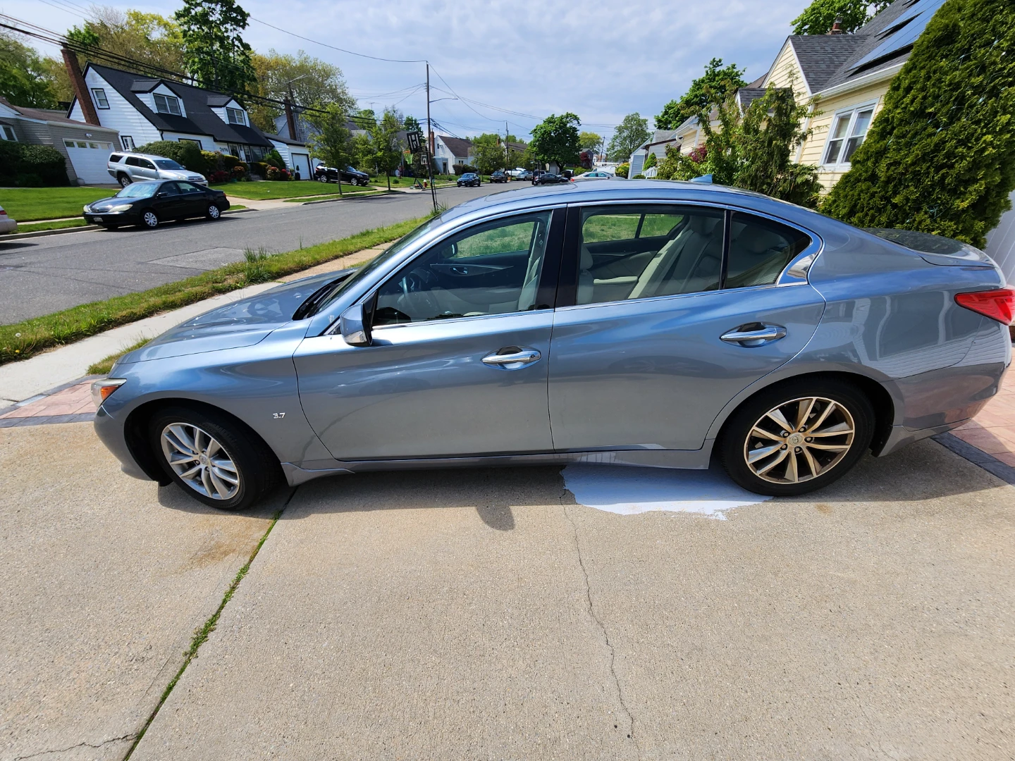 2015 Infiniti Q50 3.7L - photo 2
