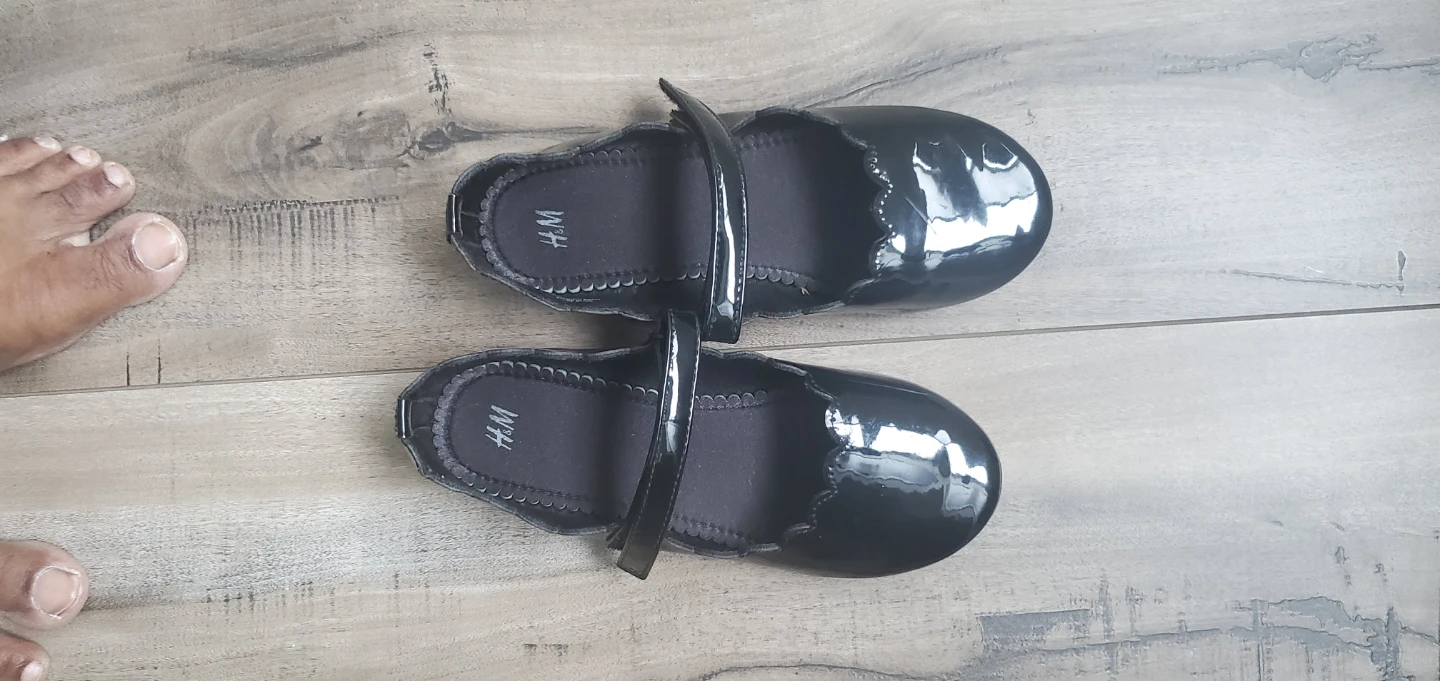 H&M Black Patent Mary Jane Shoes - Size 32
