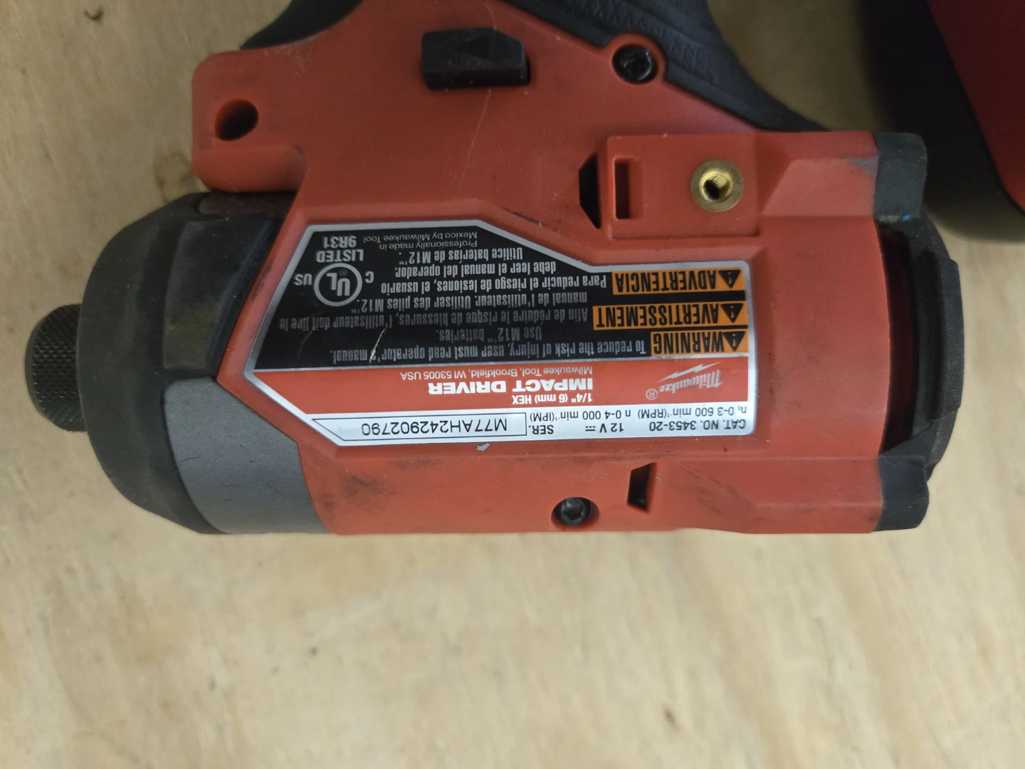 Milwaukee M12 1/4" Hex Impact Driver w/ Charger - photo 2
