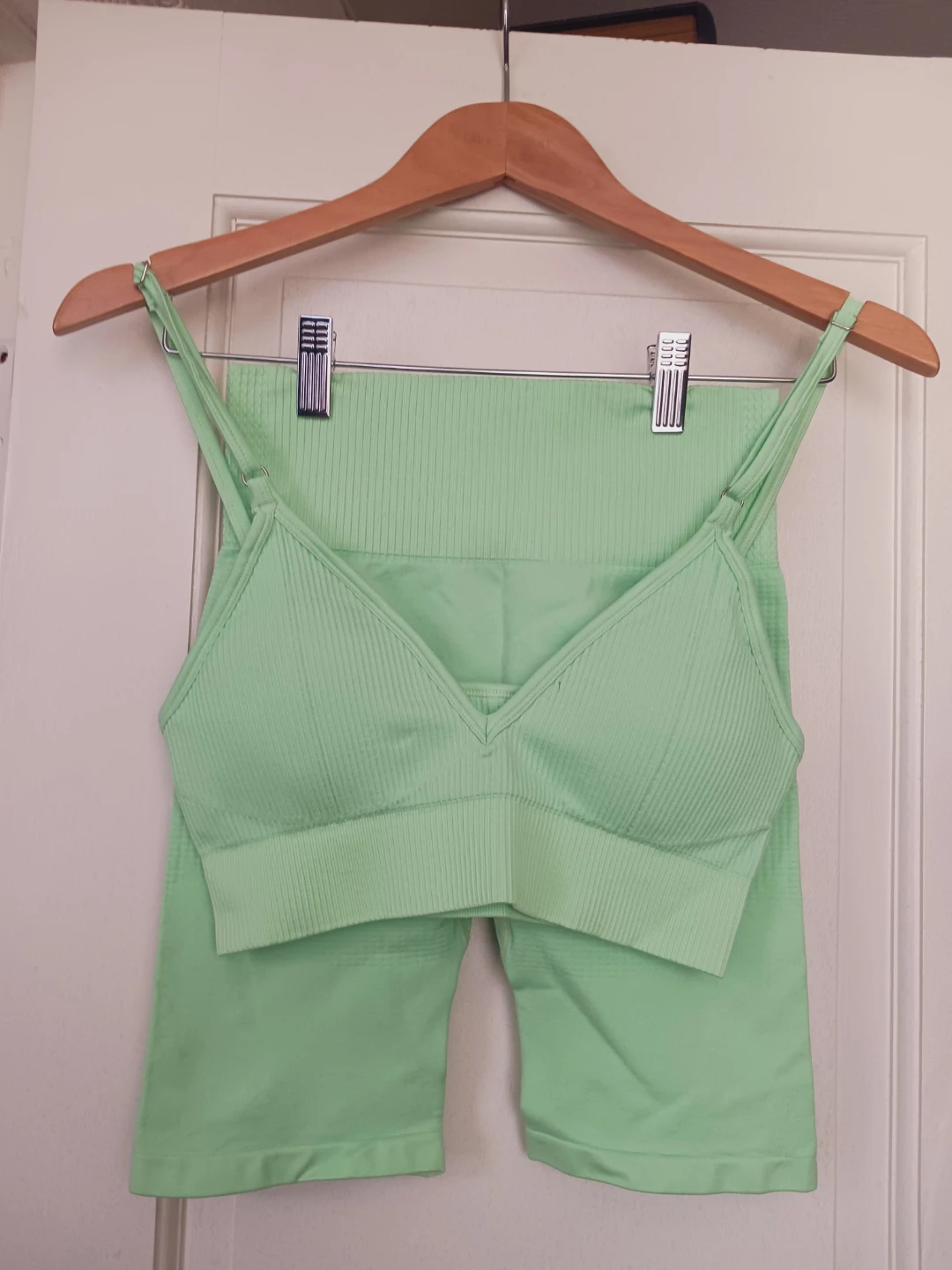 New !!! Light GreenSports Bra and Shorts Set. Small/ Medium