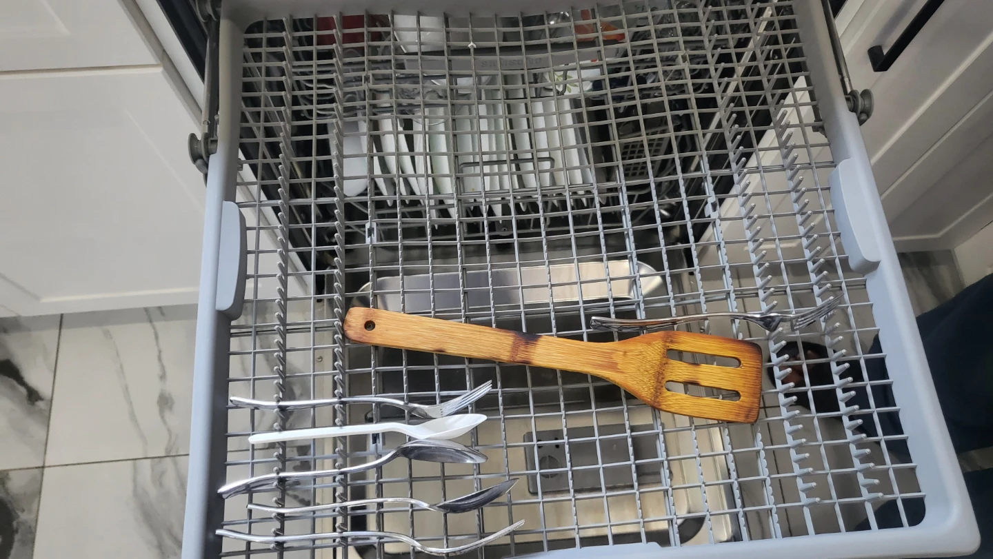 24" Samsung Dishwasher like new - photo 3