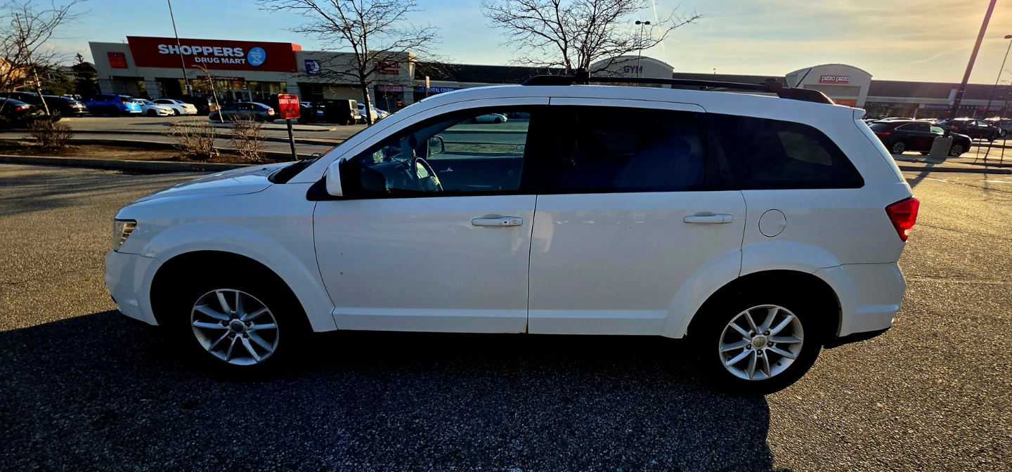 White Dodge Journey SUV - photo 3