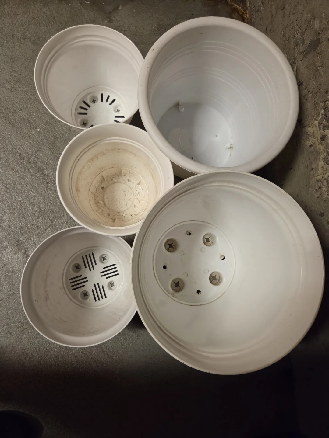 White Plant Pots / Planters - photo 2