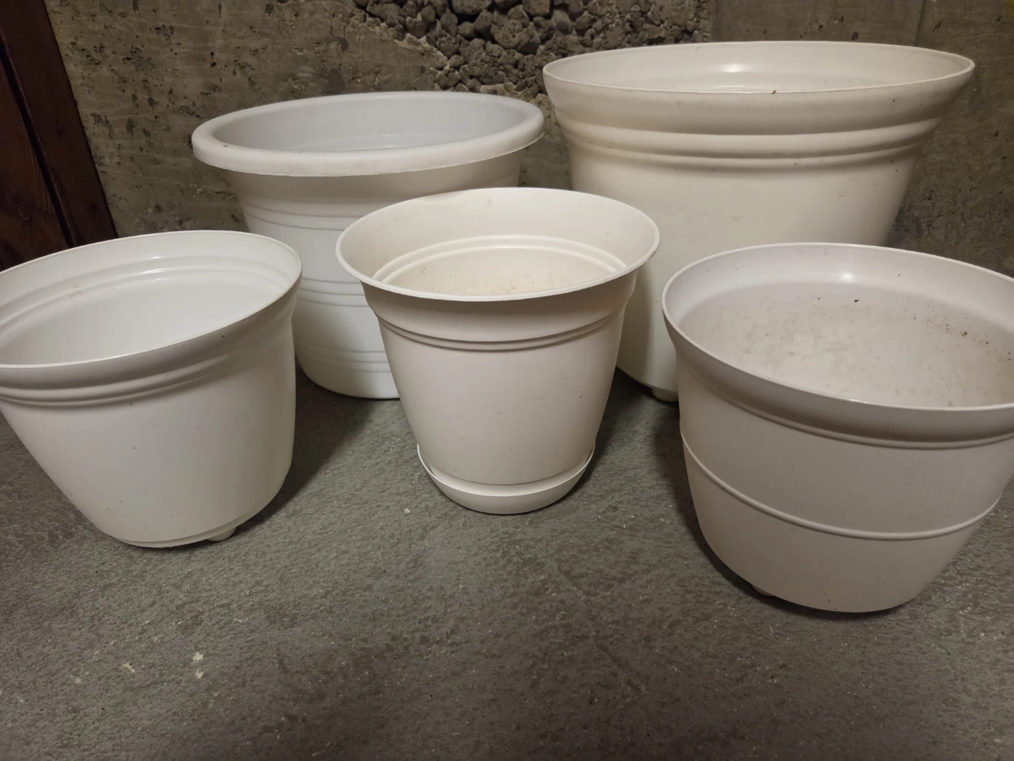 White Plant Pots / Planters - photo 3