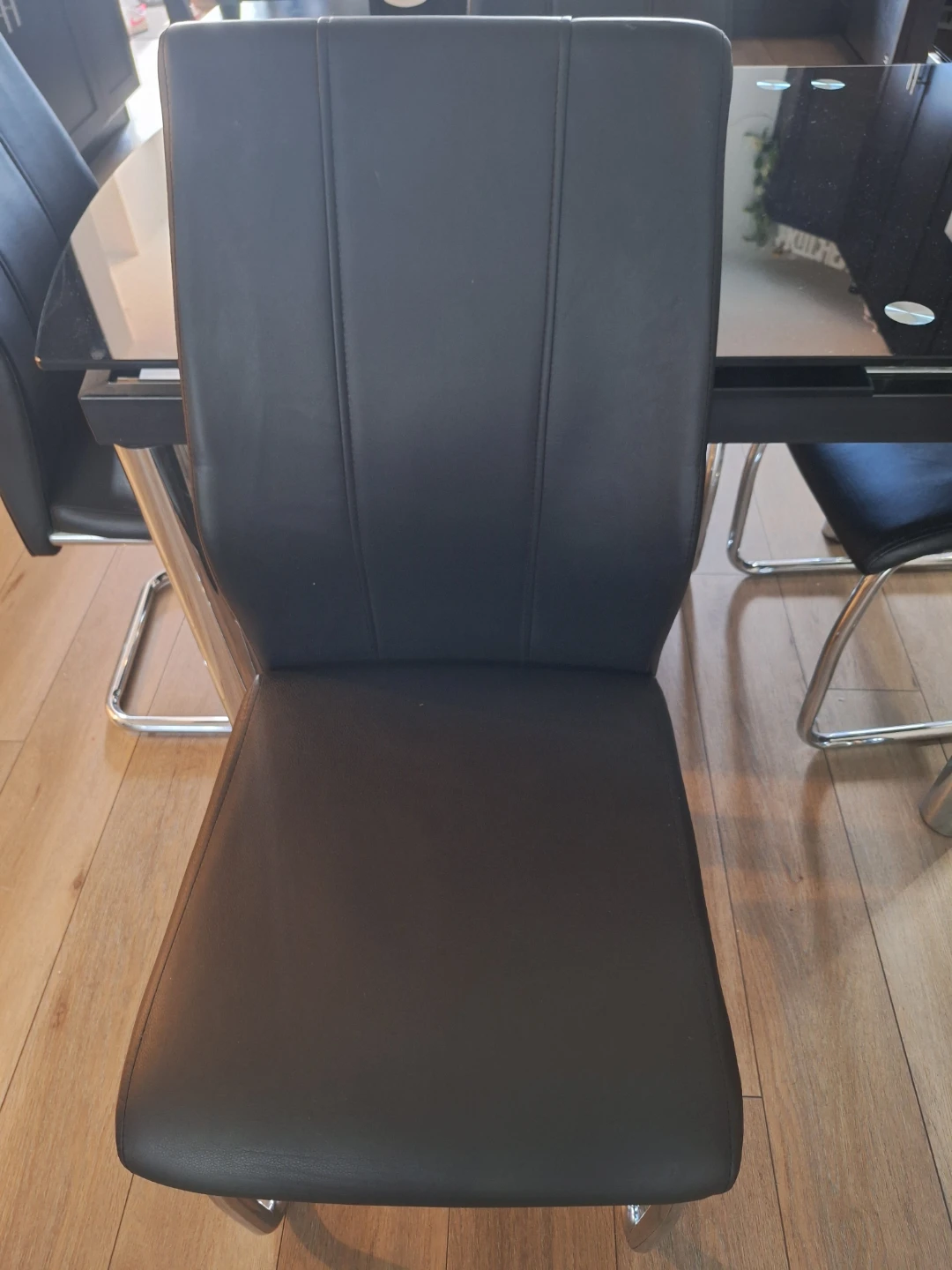 Glass dinning table and 4 chairs for sale - photo 5