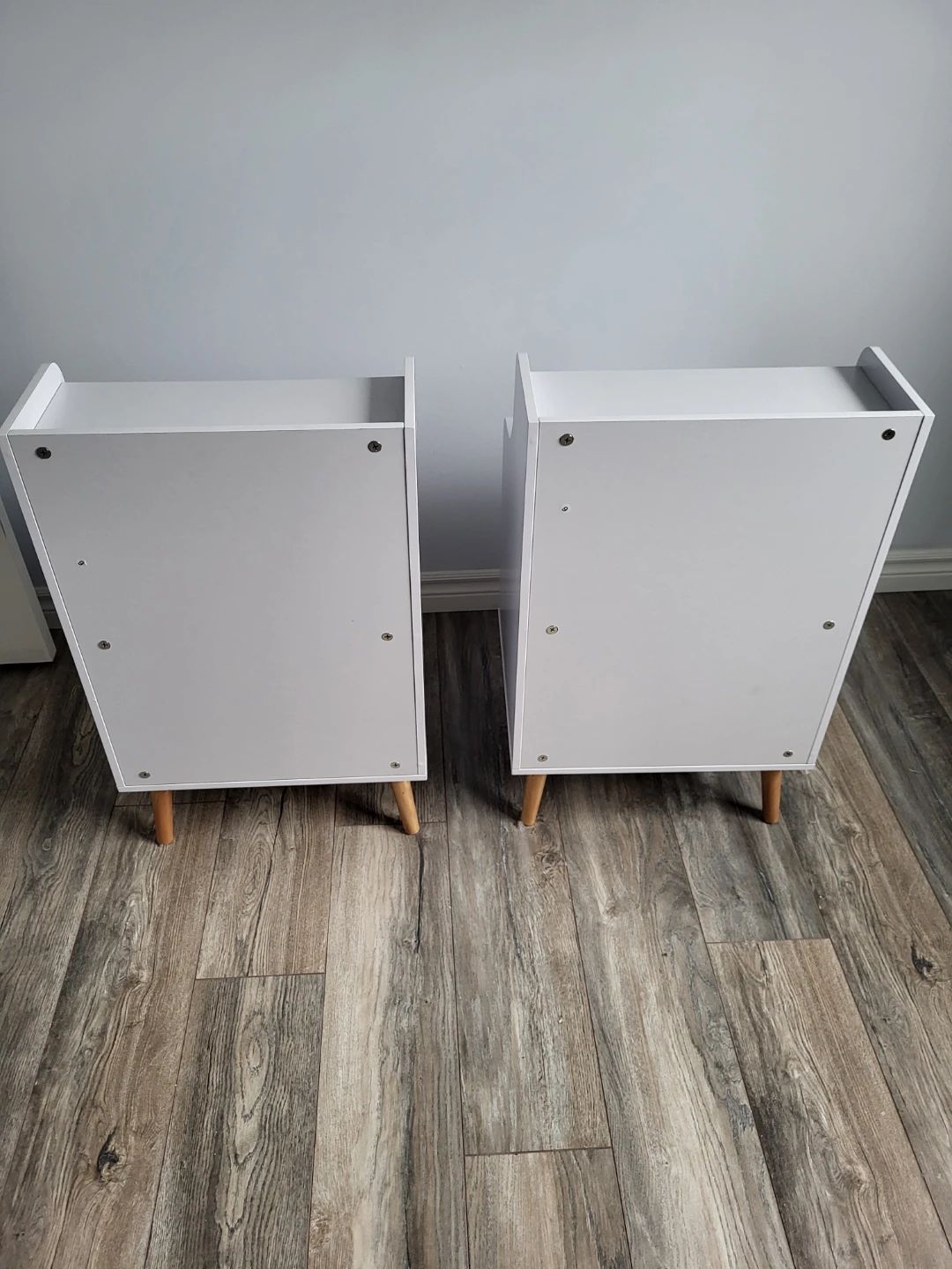 Two white bedside tables - photo 2