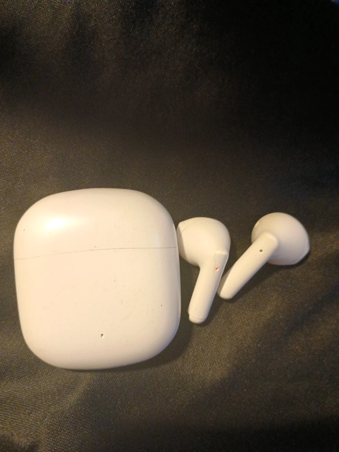 White Wireless Earbuds with Charging Case - photo 5