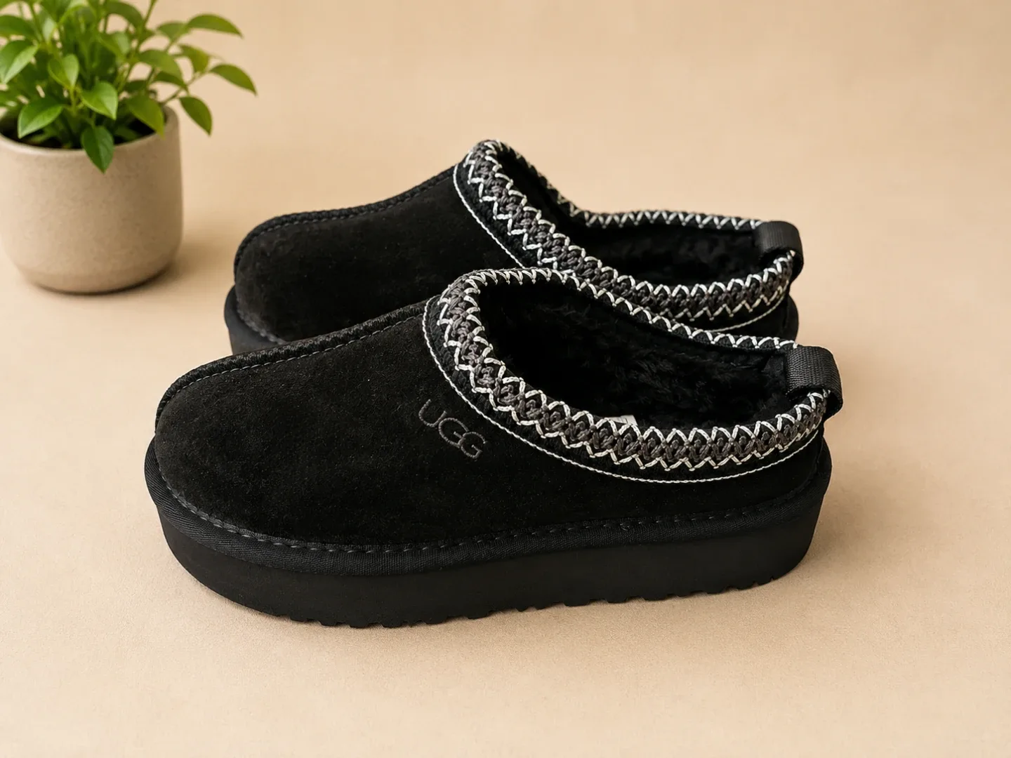 UGG Scuffette Slipper Black Suede - photo 3
