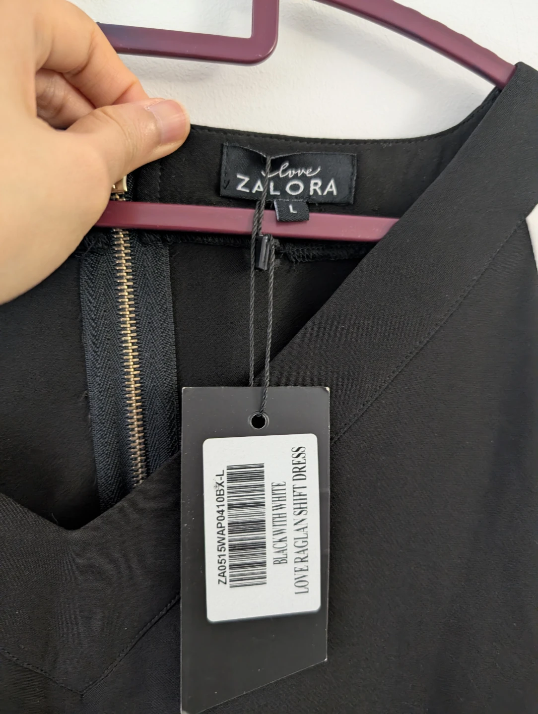 BNWT Zalora Black & White Shift Dress V neck w pockets ptp 20" - photo 2