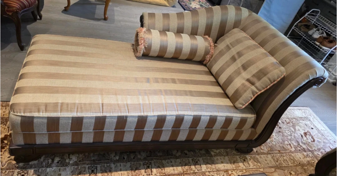 Sofa with Damask and Striped Fabric - photo 2