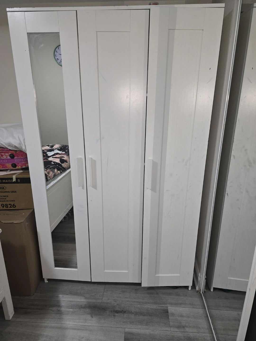 White 3-Door Wardrobe with Mirrored Doors - photo 2