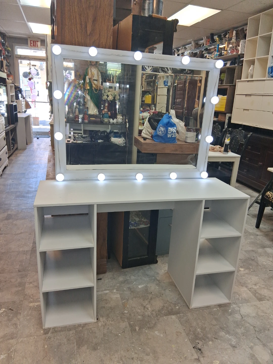 Venta de muebles 5521w Belmont av
