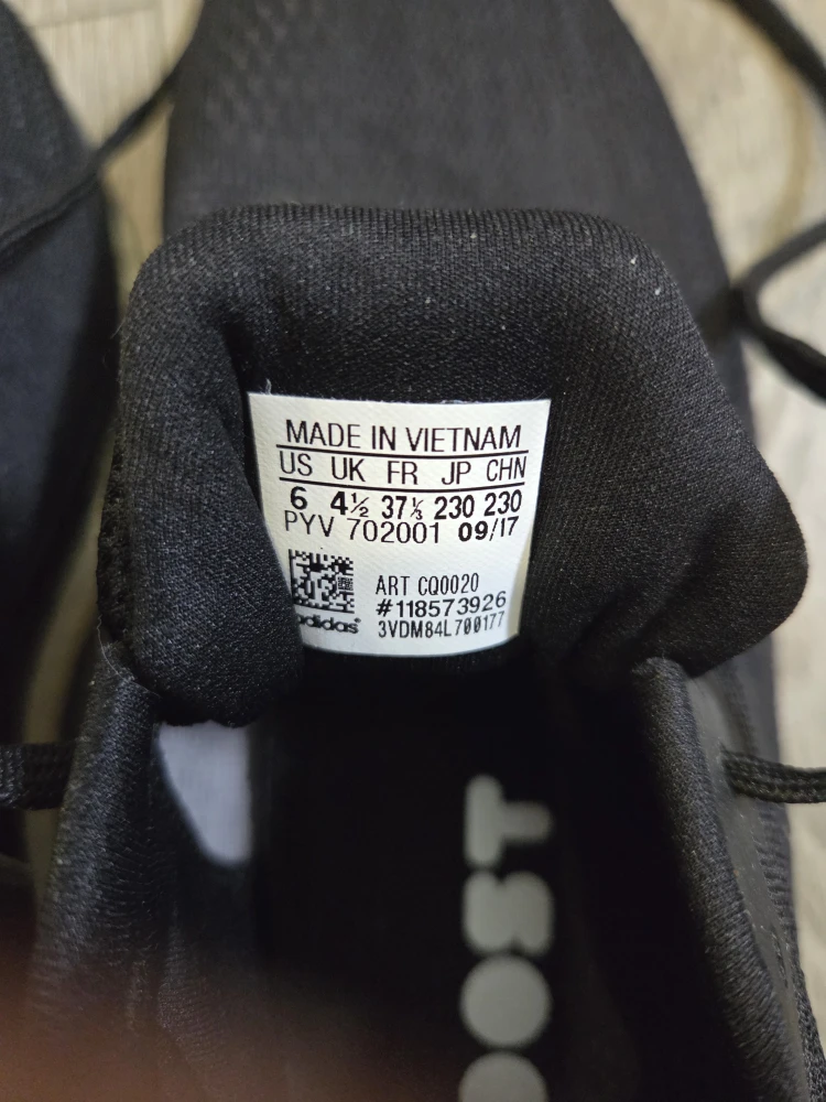 Women'd Adidas Running Shoes size 6 - photo 2