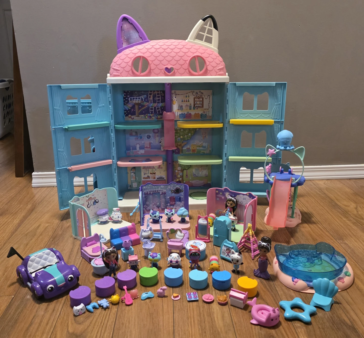 Gabby's Dollhouse Playset with Figures & Accessories