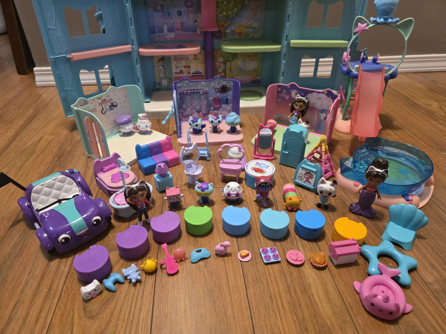 Gabby's Dollhouse Playset with Figures & Accessories - photo 2
