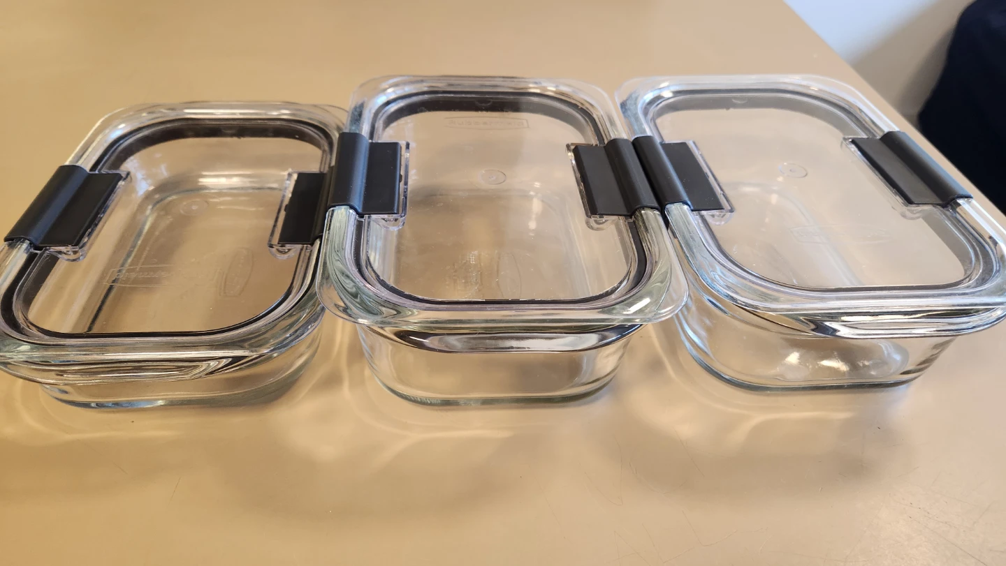 3pc Rubbermaid Glass Containers with Lids