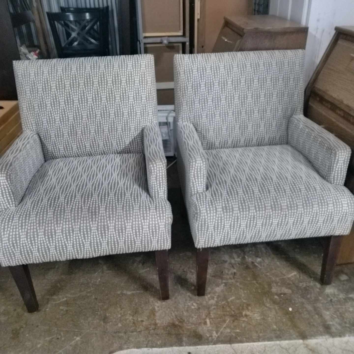 2 chears good condition - photo 2