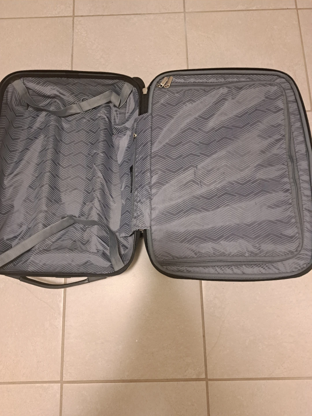 Skyway Luggage Suitcase - photo 4