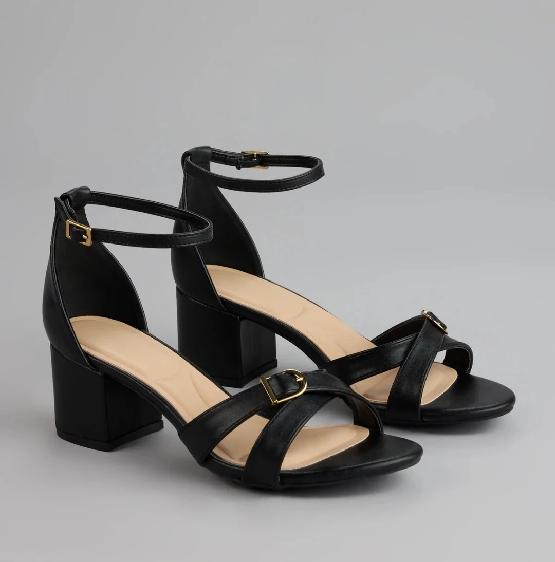 Wide Black Block Heel Sandals sz 8.5 fits like 9.5