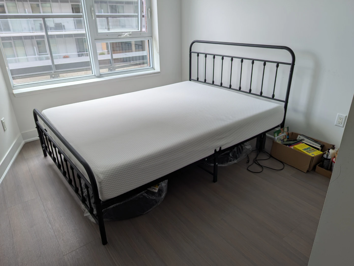 Queen bed frame with mattress - photo 4