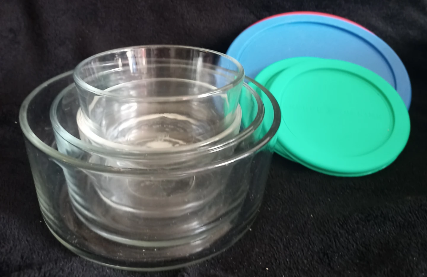 Set of 3 Glass Bowls with Lids