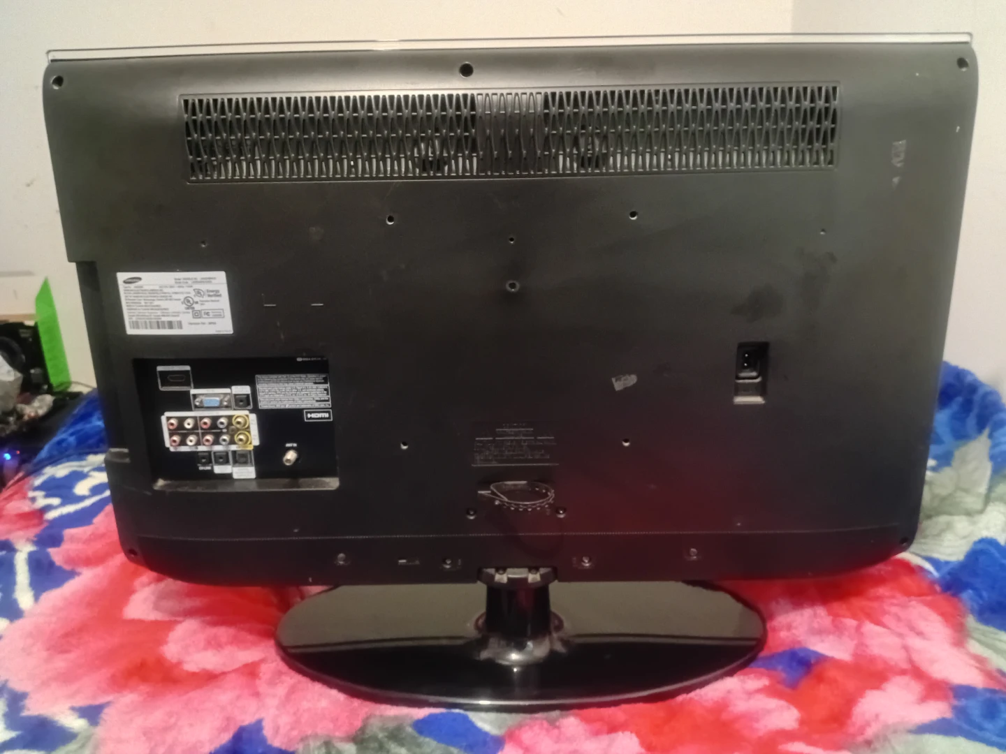 Samsung 32-inch Flat Screen TV - photo 3