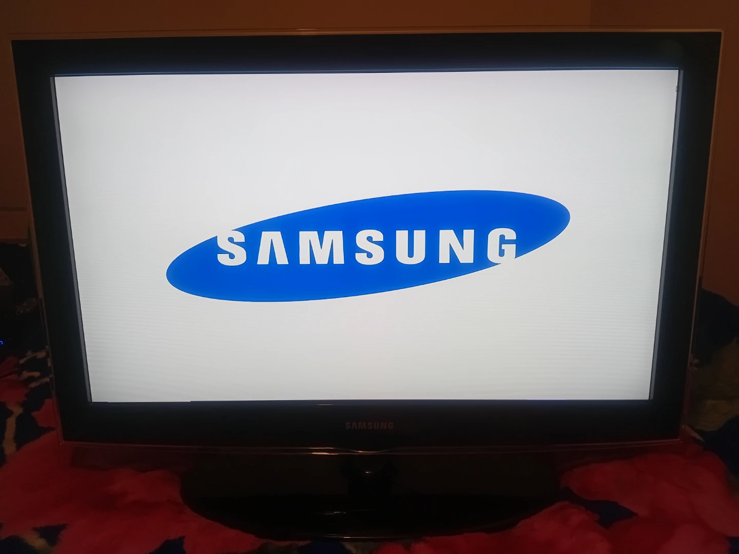 Samsung 32-inch Flat Screen TV - photo 4