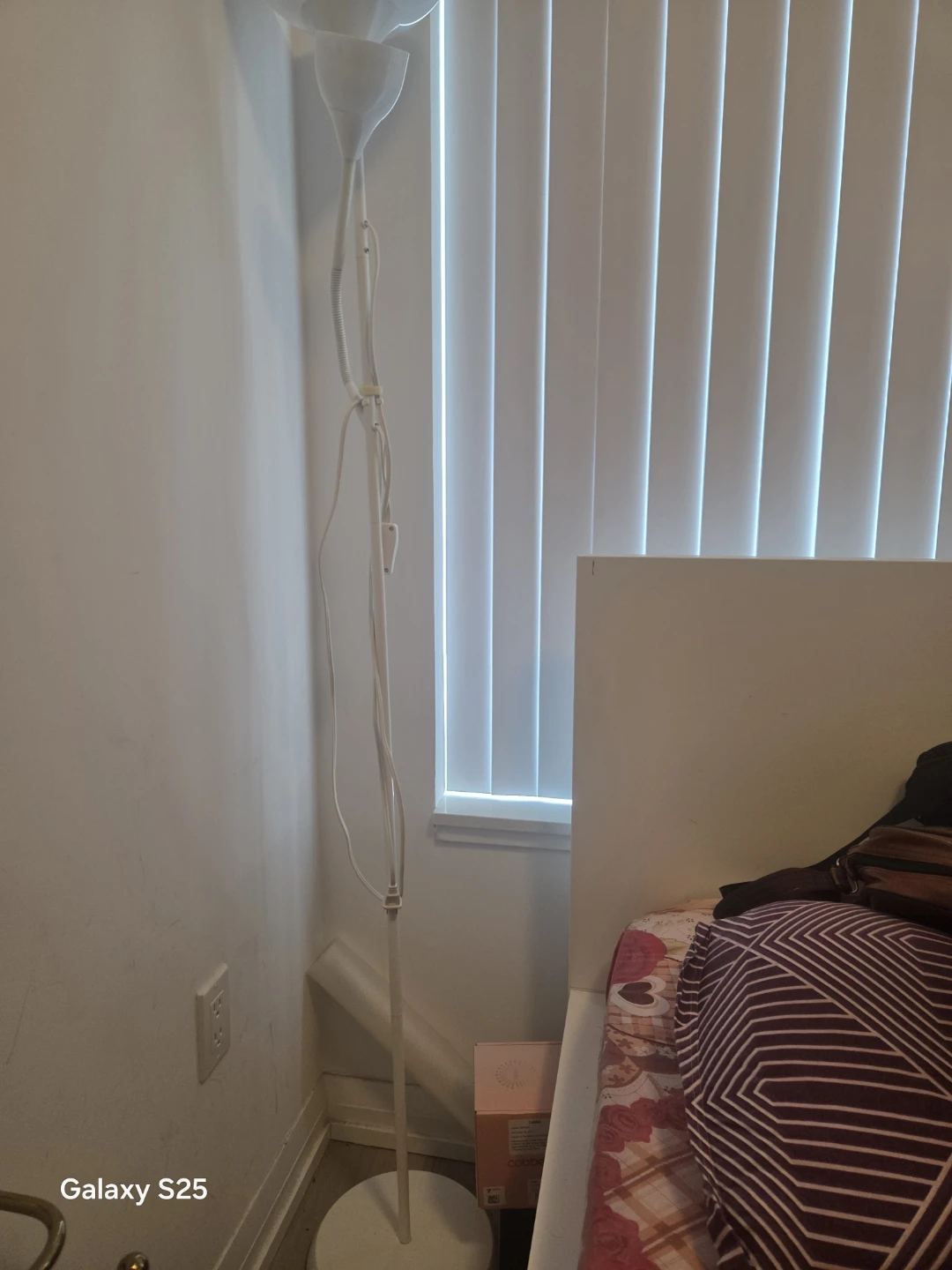 White Floor Lamp with Adjustable Reading Light - photo 5