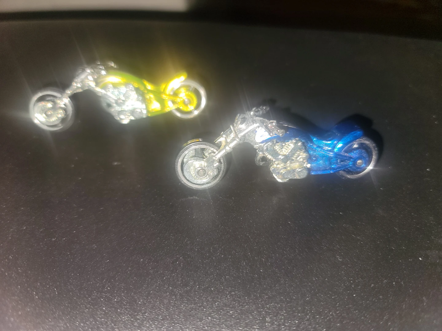 Hot Wheels Dark blue & yellow blast lane motorcycles