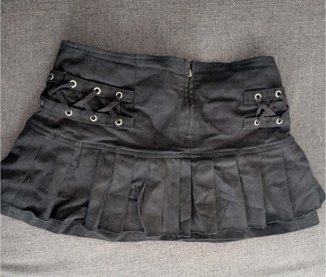 Tripp - Black Pleated Mini Skirt with Lace-Up Details - photo 2