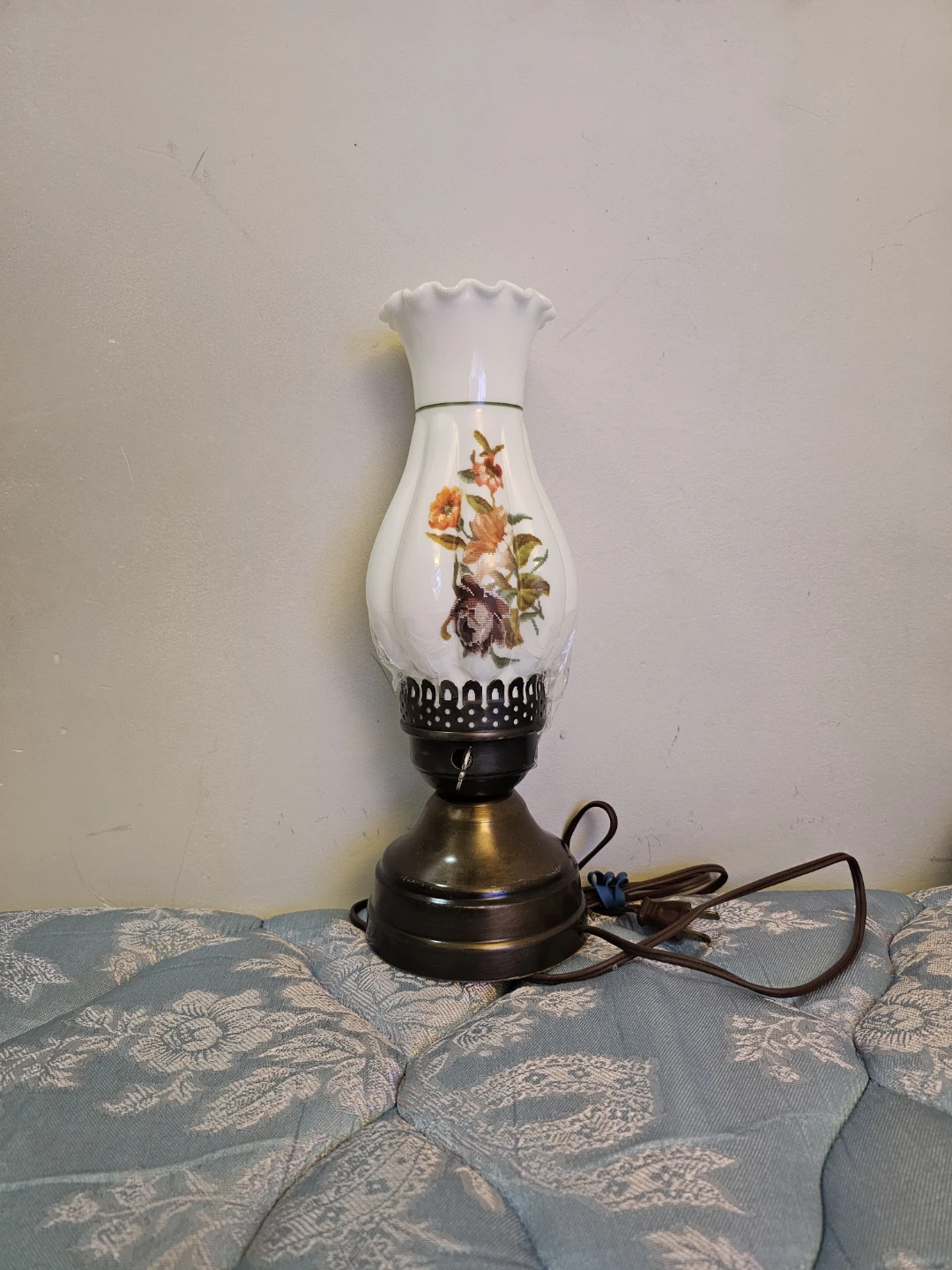 Vintage Floral Hurricane Lamp - photo 2