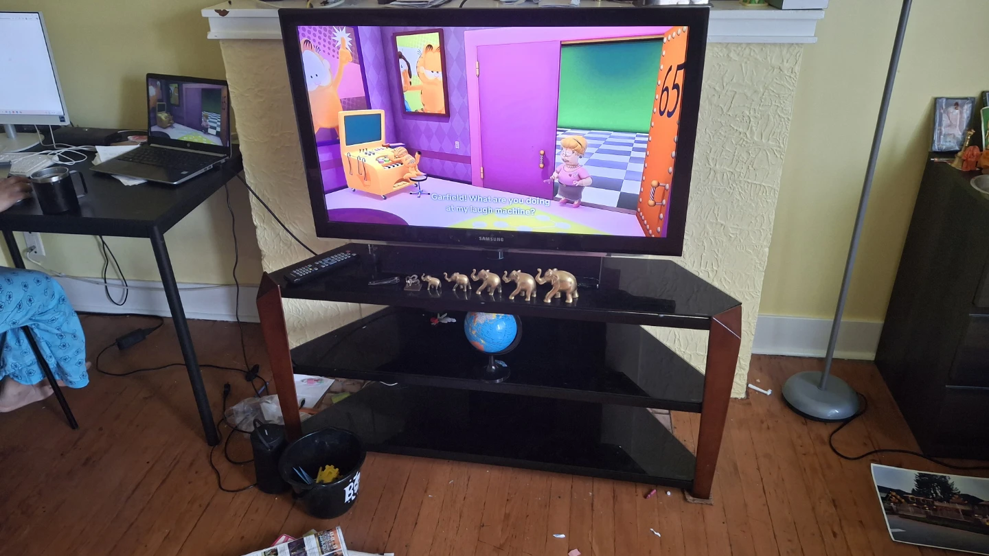 Samsung 40" LN40C530F1F LCD TV with glass stand - photo 5